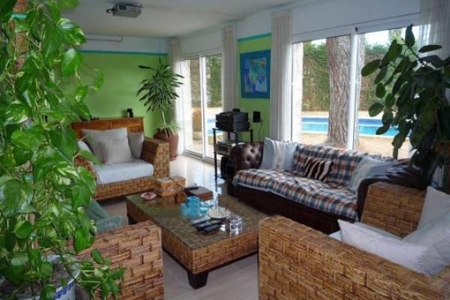 One of the 2 exotic living rooms