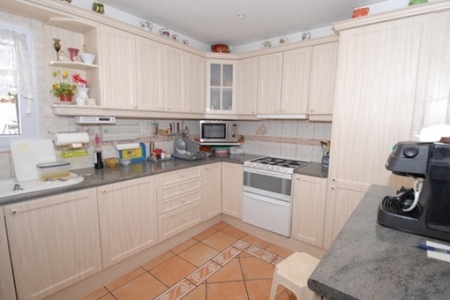 Nice and fully-equipped kitchen